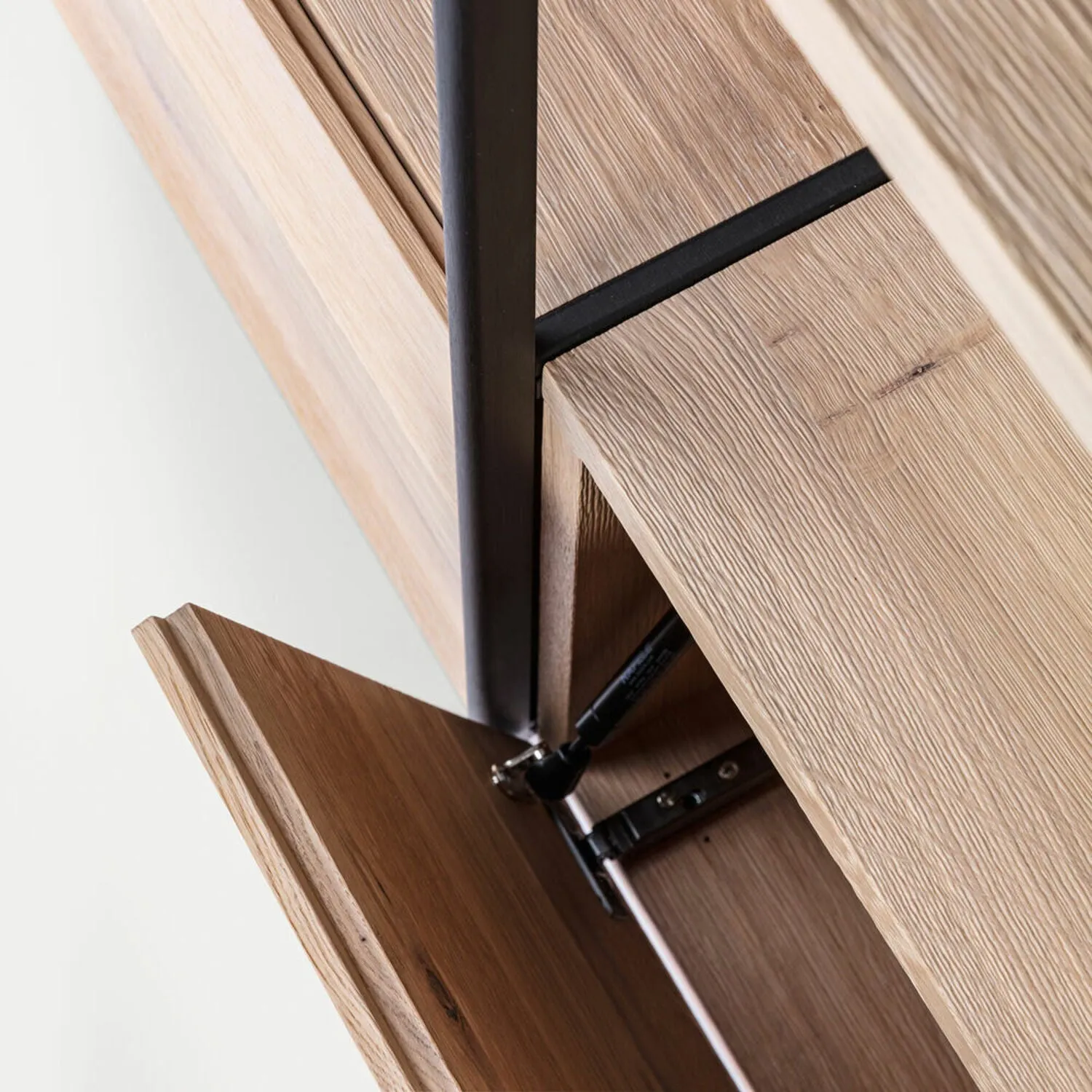 janua | bc 06 room 68 shelving system | 5x5 grid oak   black